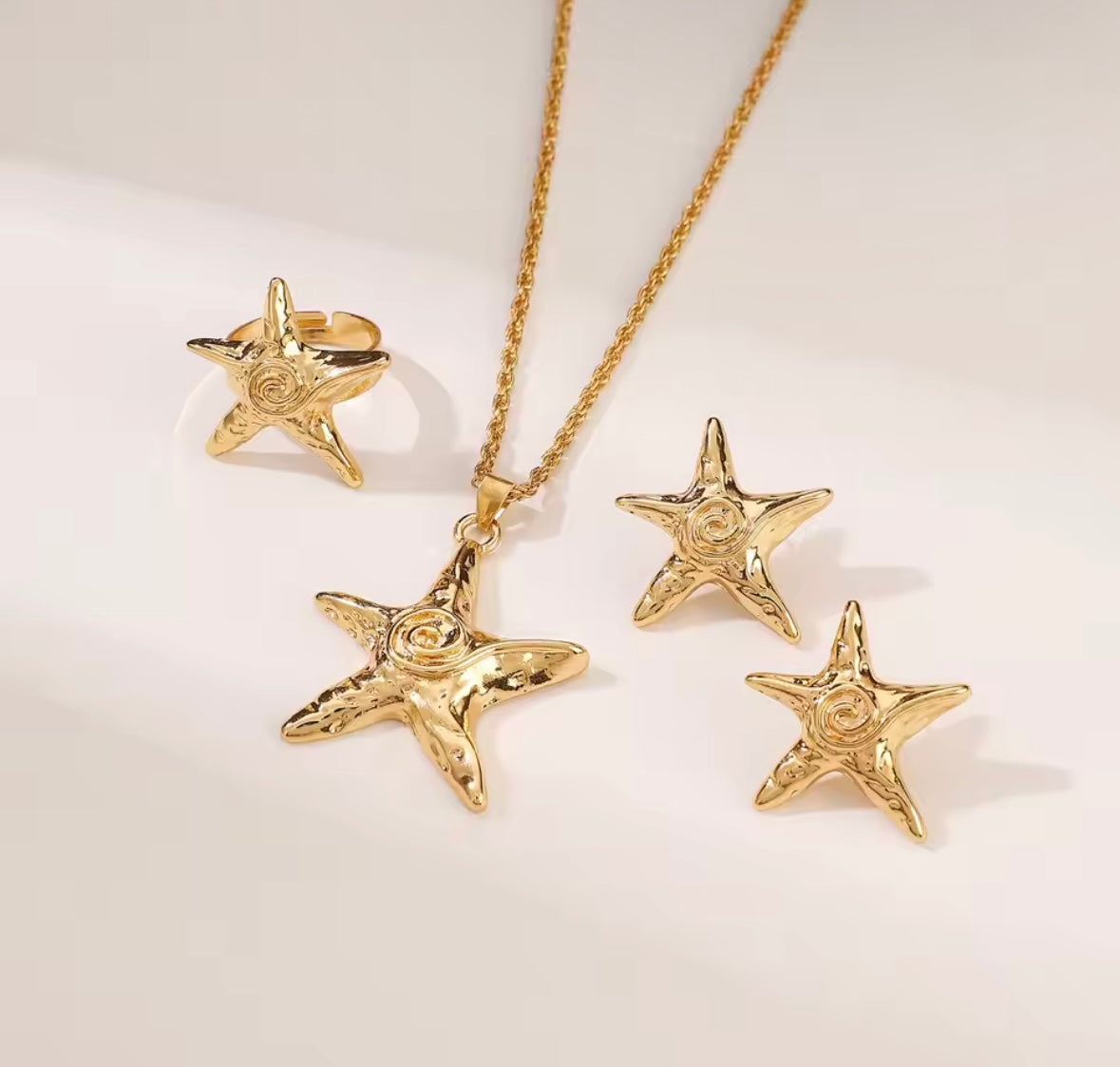 MINOA Gold Starfish Statement Ring & Necklace Set – Bold Ocean-Inspired Jewelry