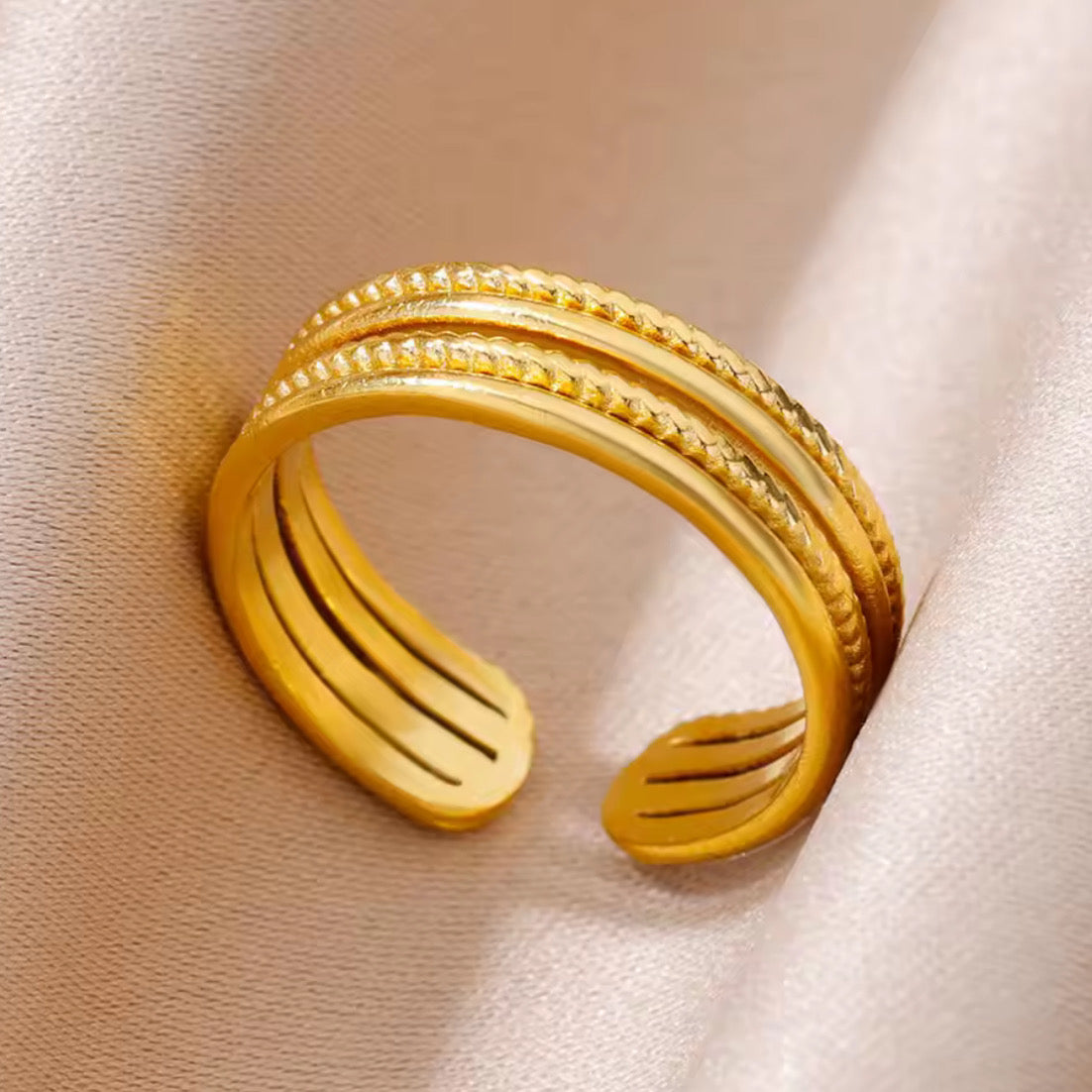 MINOA timeless gold ring