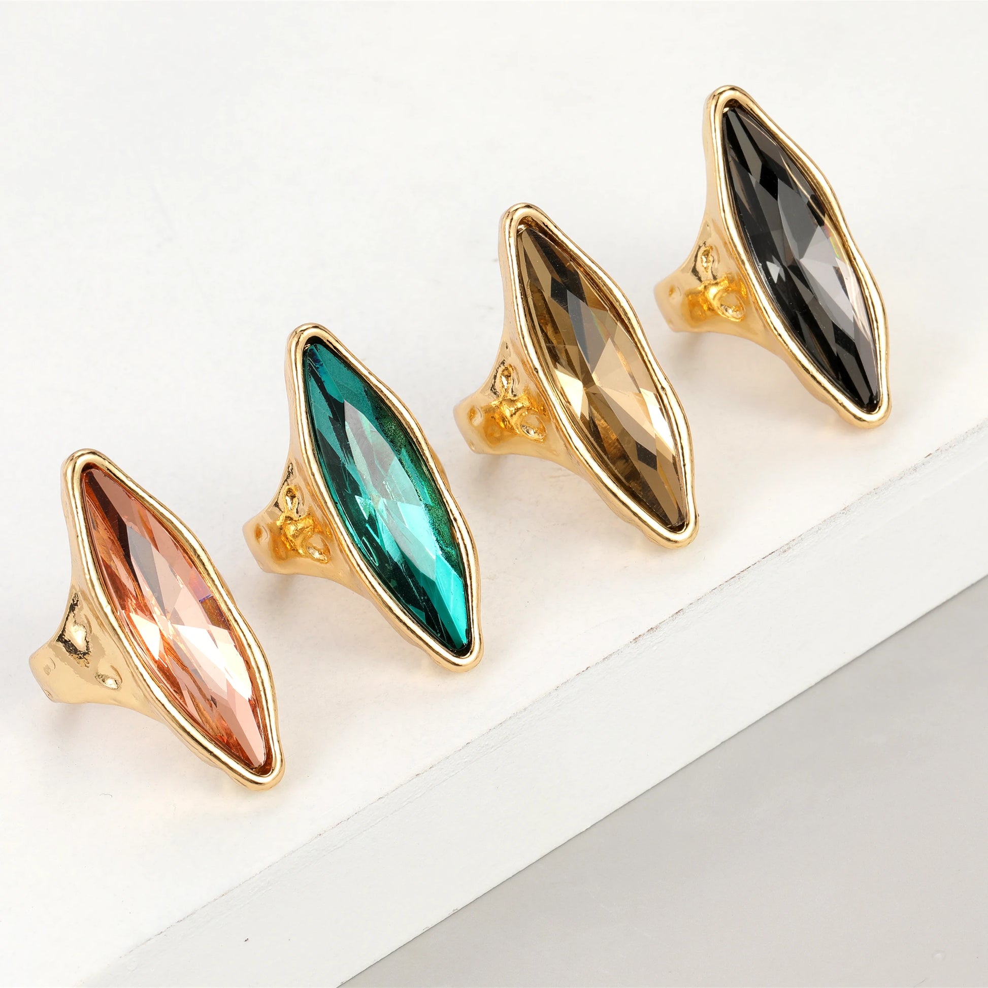 Wholesale Cute Design Jewelry for Women Horse Eye Crystal Finger Ring for Wedding Engagement Girlfriend