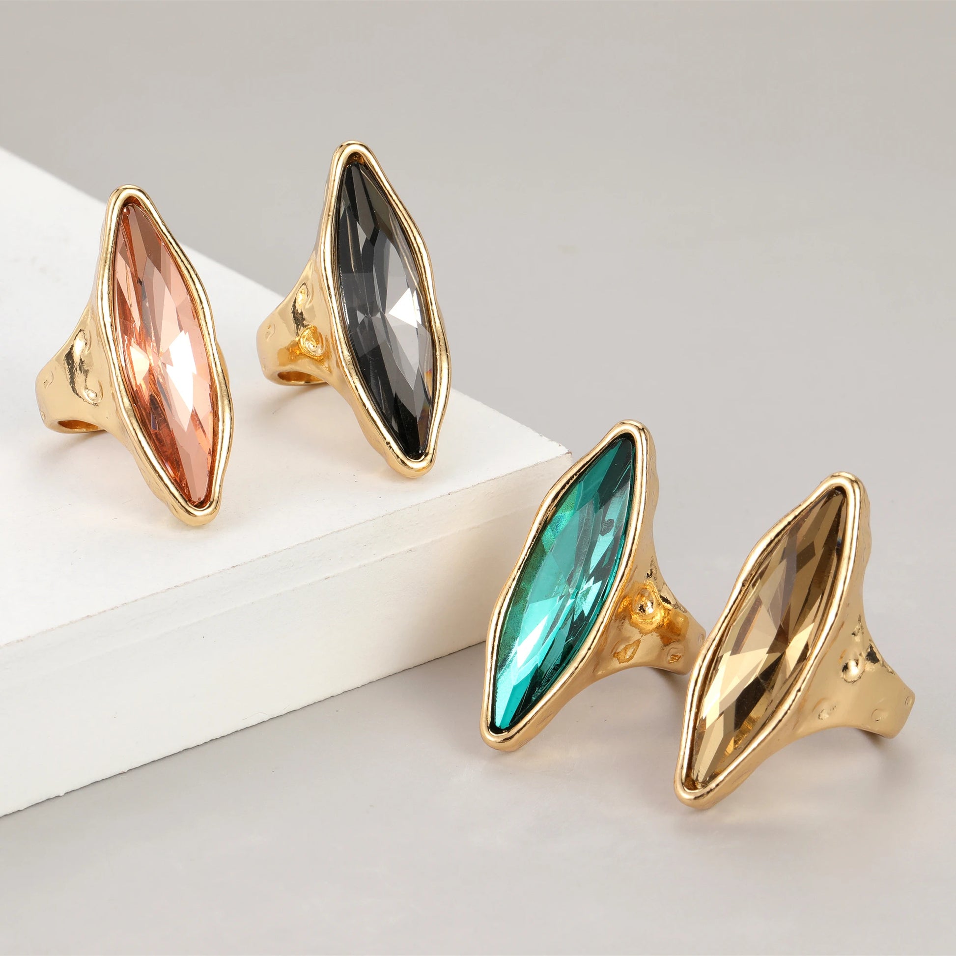 Wholesale Cute Design Jewelry for Women Horse Eye Crystal Finger Ring for Wedding Engagement Girlfriend