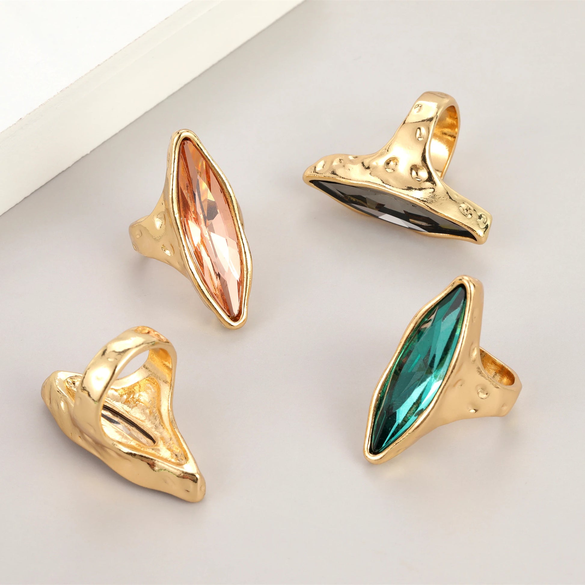 Wholesale Cute Design Jewelry for Women Horse Eye Crystal Finger Ring for Wedding Engagement Girlfriend