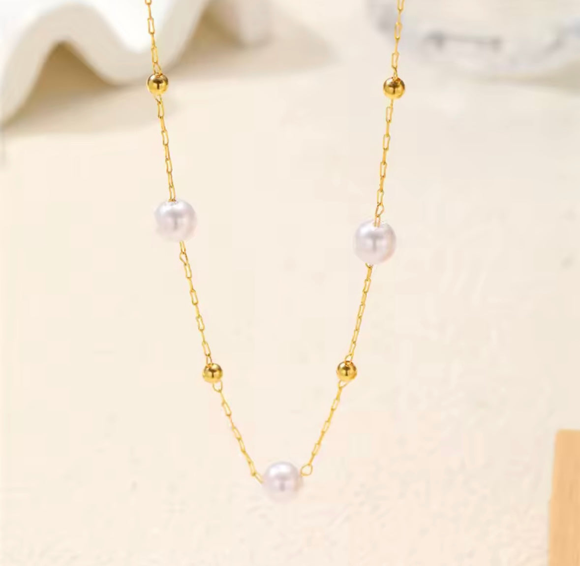MINOA Elegant Gold Pearl Chain Necklace